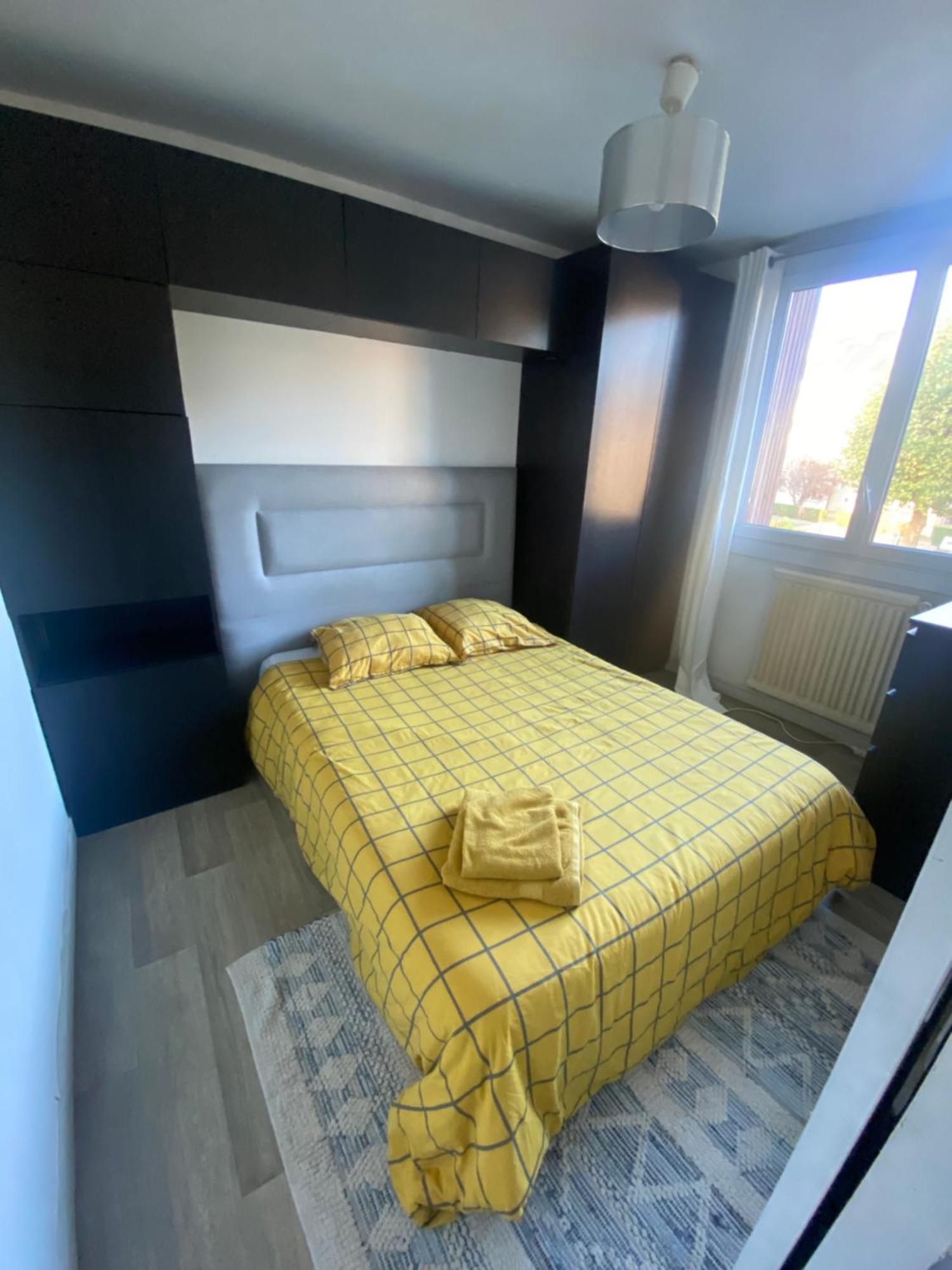 Bel Appartement Spacieux ,Convivial De 3 Chambres Avec Parking Prive Secure カーン エクステリア 写真