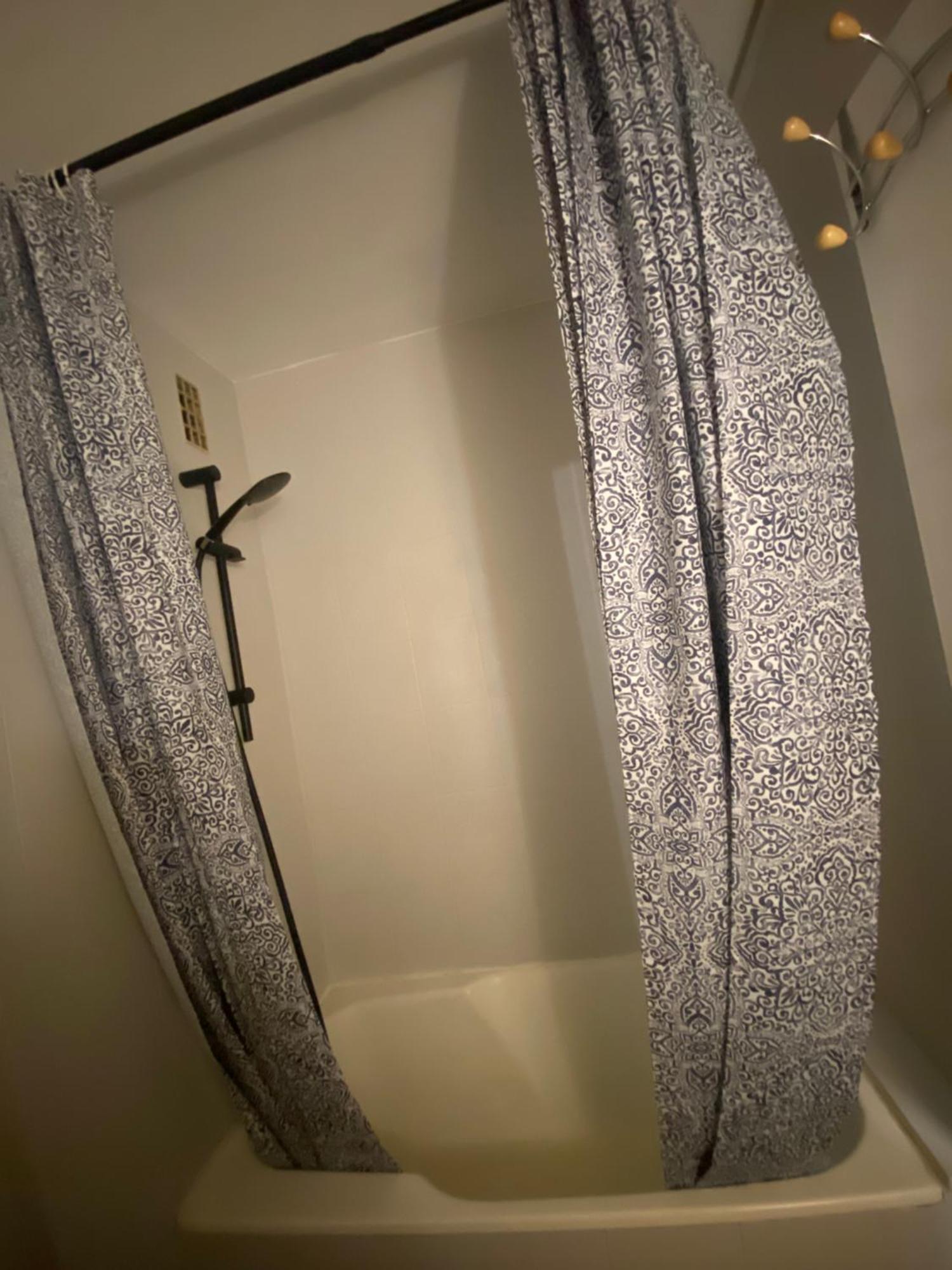 Bel Appartement Spacieux ,Convivial De 3 Chambres Avec Parking Prive Secure カーン エクステリア 写真