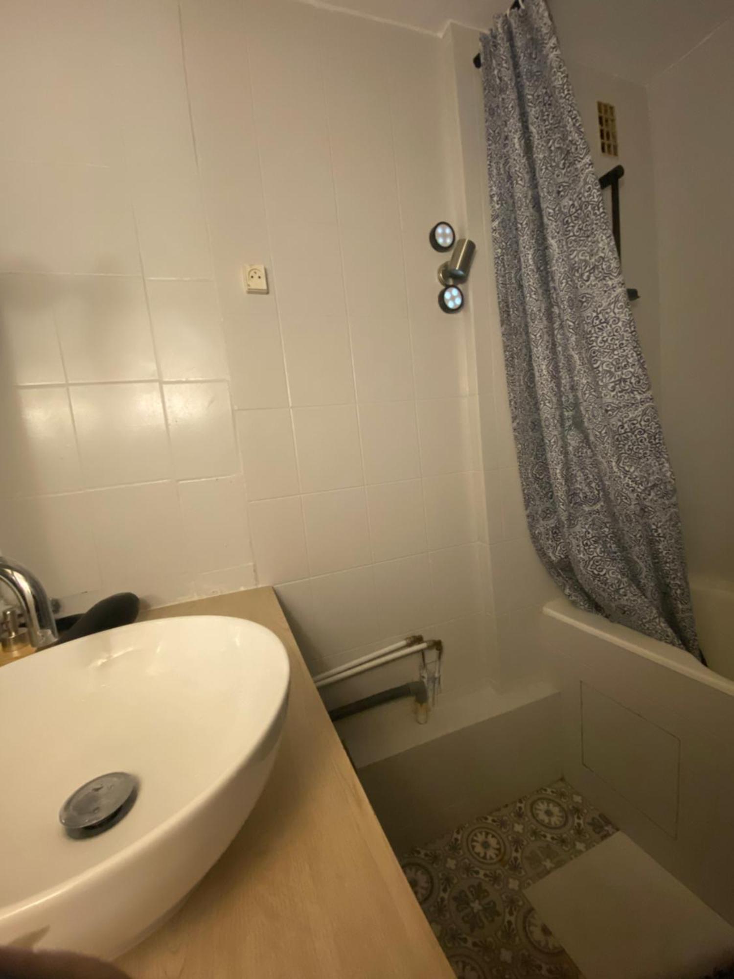 Bel Appartement Spacieux ,Convivial De 3 Chambres Avec Parking Prive Secure カーン エクステリア 写真