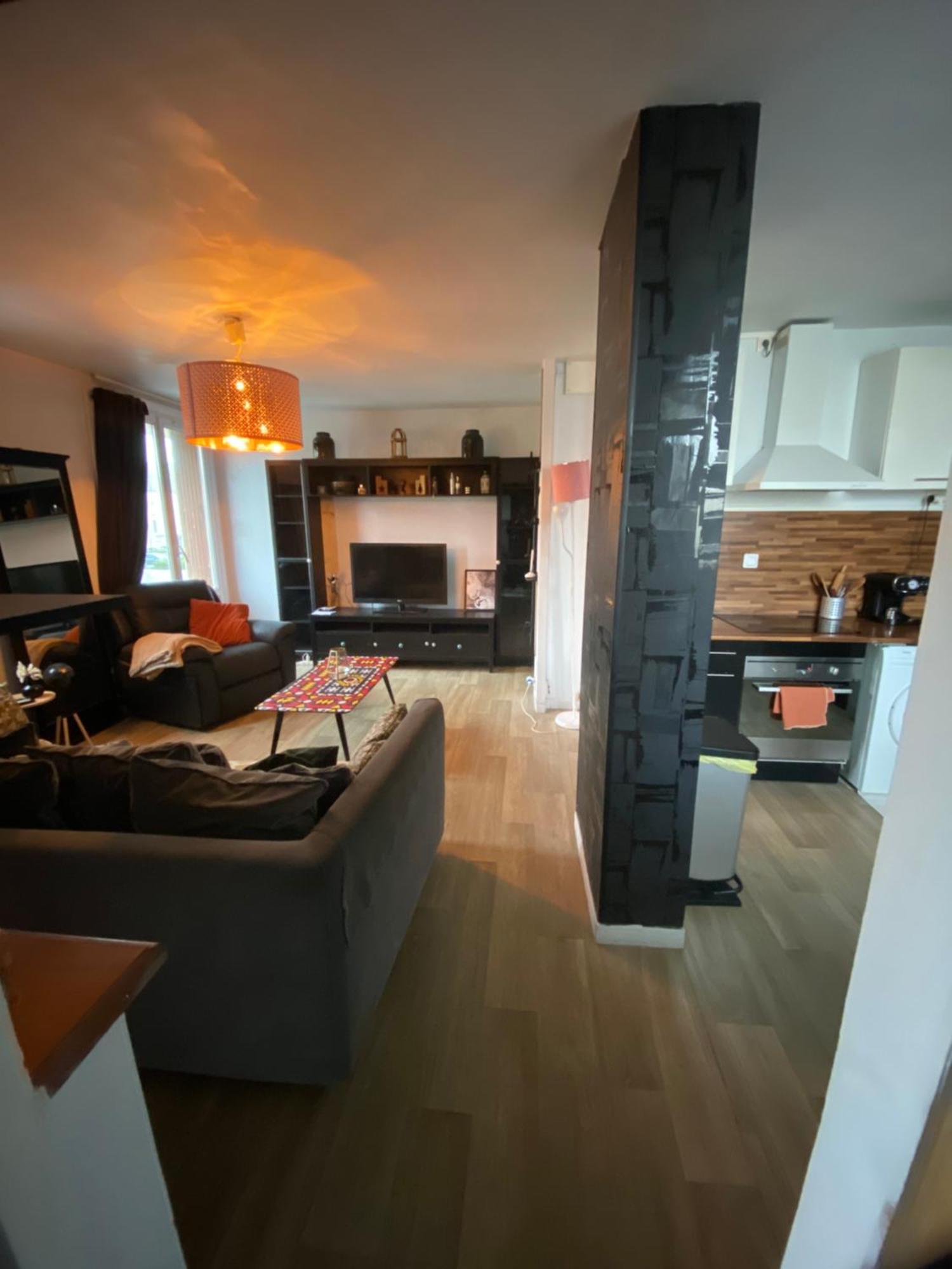Bel Appartement Spacieux ,Convivial De 3 Chambres Avec Parking Prive Secure カーン エクステリア 写真