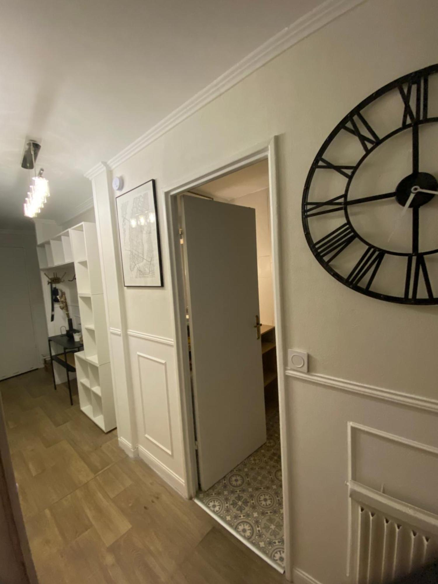 Bel Appartement Spacieux ,Convivial De 3 Chambres Avec Parking Prive Secure カーン エクステリア 写真