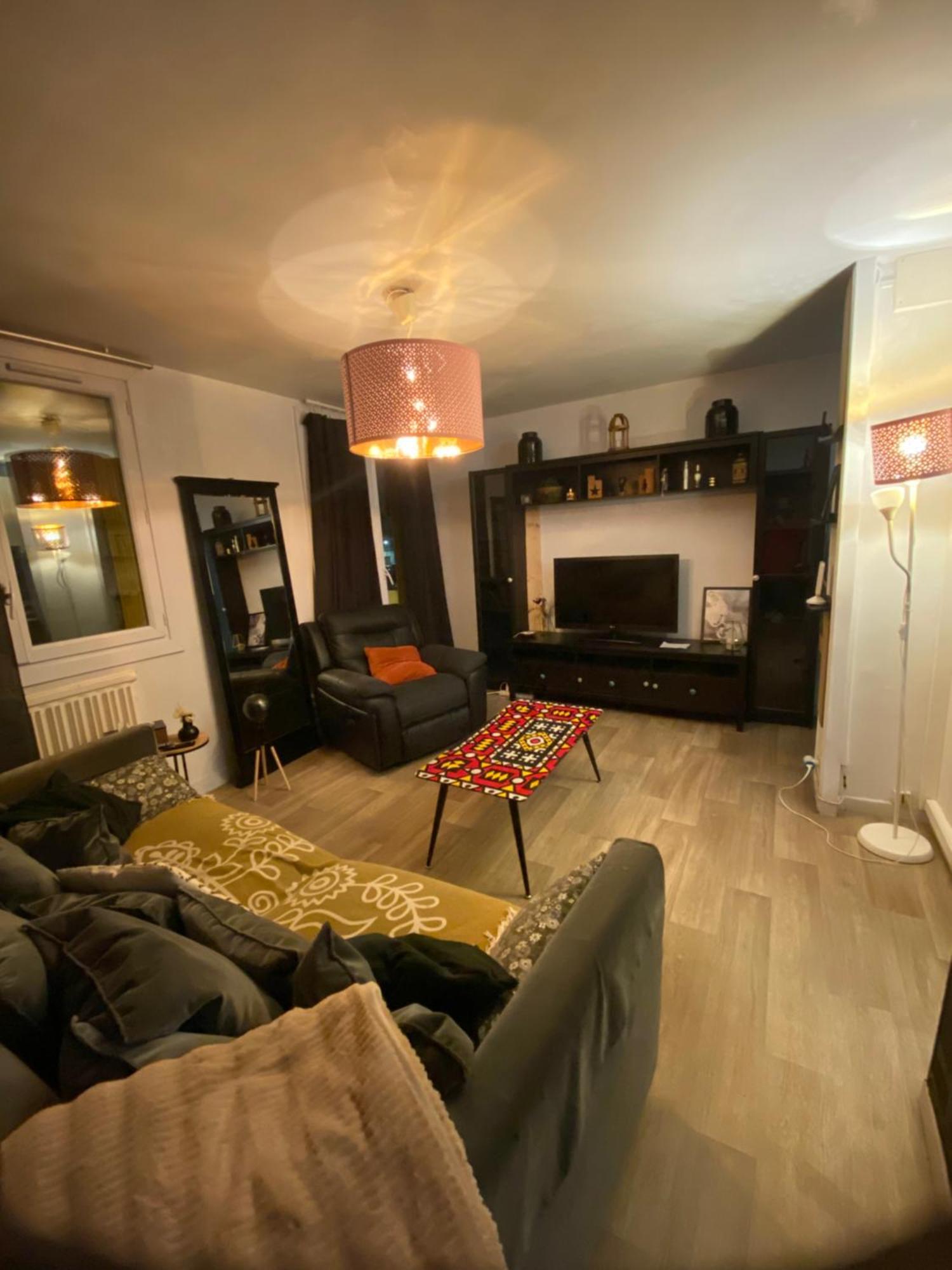 Bel Appartement Spacieux ,Convivial De 3 Chambres Avec Parking Prive Secure カーン エクステリア 写真