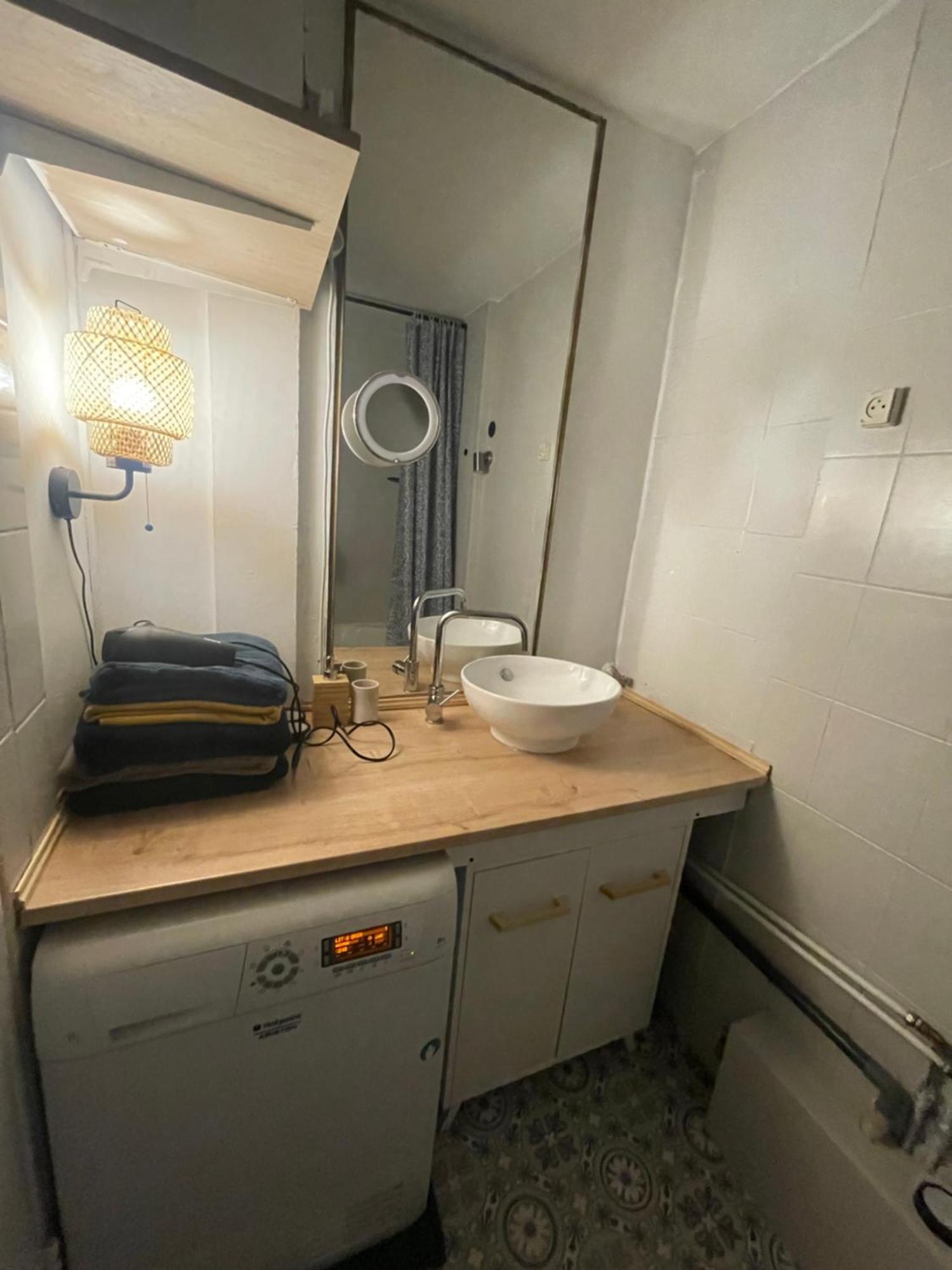 Bel Appartement Spacieux ,Convivial De 3 Chambres Avec Parking Prive Secure カーン エクステリア 写真